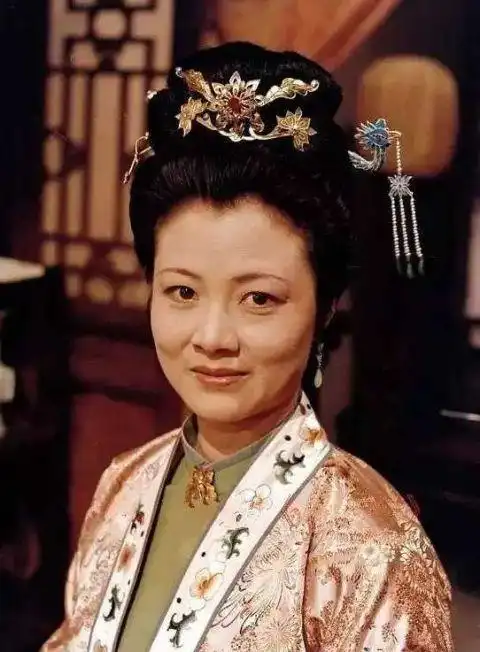 红楼梦尤氏凉薄,任由贾珍父子欺负尤二姐尤三姐吗尤氏不管是对还是错
