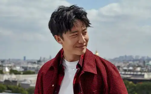 黄轩曾自曝3段恋情,被曝2段绯闻他的爱情路,也挺曲折
