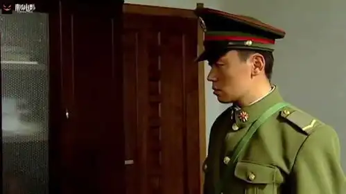 士兵突击许三多和团长谈完话,被安排进钢七连,此时一脸憨样
