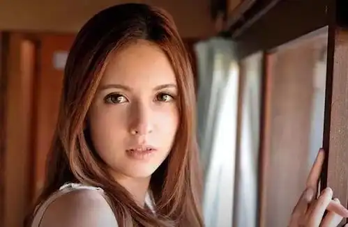 五年时间作品只有34部,拥有苍井空第二美誉的泷泽萝拉
