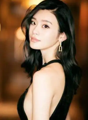 怀二胎也要赚奶粉钱奚梦瑶现身被吐槽,活动照比精修图胖20斤
