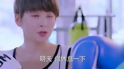 甜蜜暴击程亚楠教明天学拳击,即使挨打也不能闭眼
