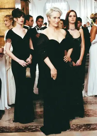 最爱演摩登queen安妮海瑟薇新剧再变复古女郎