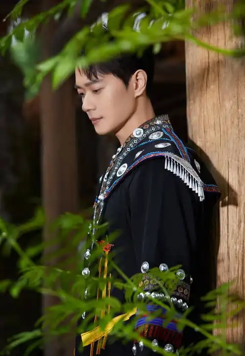 山河枕爆火,曹骏惊艳的古装扮相,是对内娱普男的最强反击
