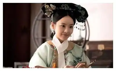 为什么清朝妃嫔手上要戴手指套不会不方便吗知道真相恍然大悟
