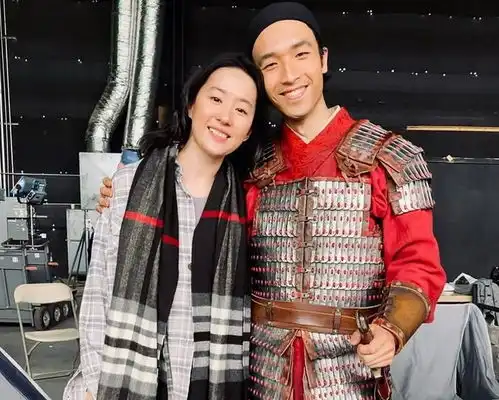 刘亦菲庆祝花木兰上映一周年,全程素颜,真美女就是底气十足
