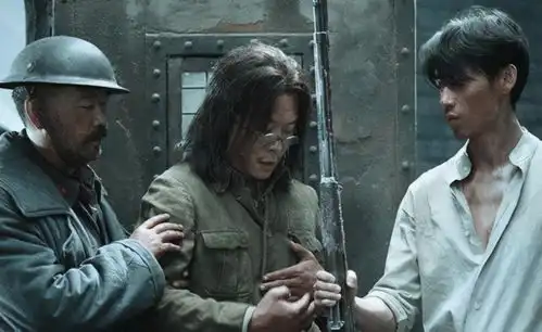 被女友嫌弃跑龙套分手,成影帝后娶央视主持,敬业还被吴京嫌弃
