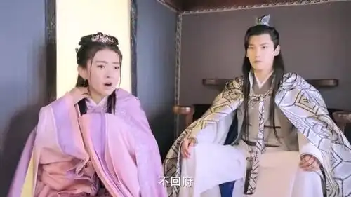 看到冷得瑟瑟发抖的曲小檀.腹黑男开始心疼了
