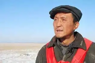 46岁凭一角拿下影帝,与妻恩爱26年零绯闻,因战狼2再度翻红