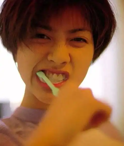 他是世纪末美少年,她帅到掰弯无数小姐姐,相恋10年不婚好一对神仙眷侣