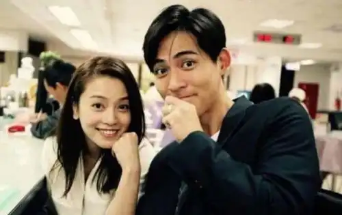 娱乐圈丑妻周渝民老婆素颜,梁家辉妻丑不离婚