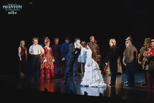 原版剧院魅影开启沪上音乐之夜这个画面让全场欢呼
