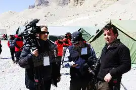 40位记者探访珠峰大本营处处有新闻
