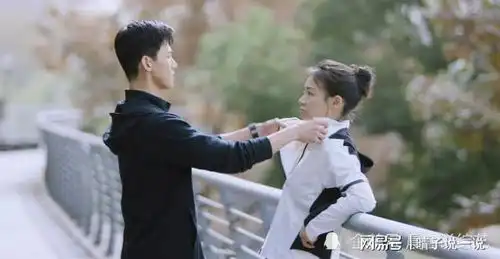 直播中马思纯让白敬亭把帽子摘了,高情商小白急中生智让人佩服
