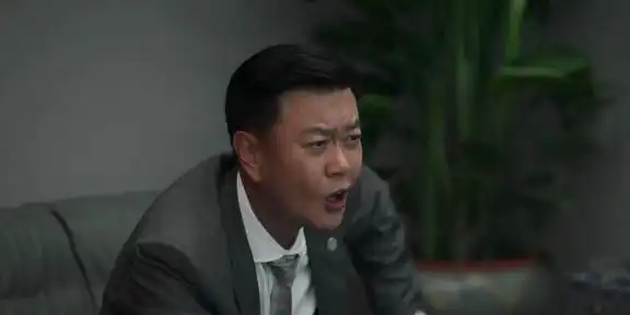 谁能想到城中之城里,于和伟把中年男人的困境演绝了
