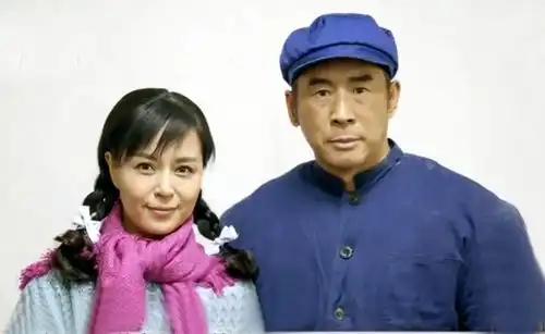 著名演员马诗红牵手于莉红两本日记见证初恋,盼望宝宝的到来