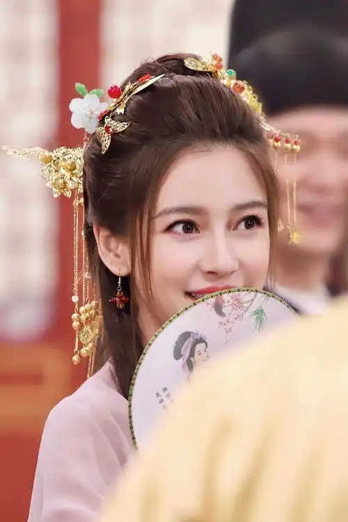 杨颖古装扮相太惊艳,颜值气质迷人,仿佛画中俏佳人太美了
