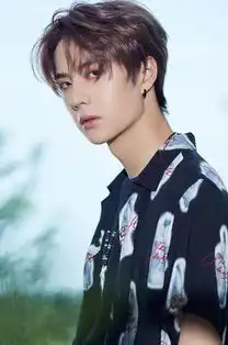 无修图的王一博长什么样看清他的舞台近照,网友早该想到的
