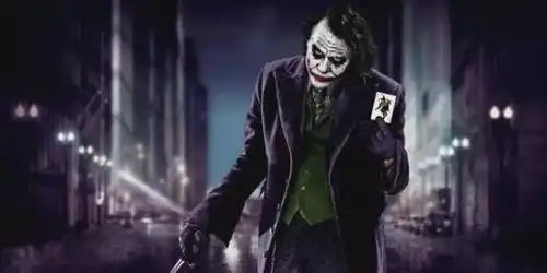 日本男扮小丑地铁上砍人纵火行凶后淡定抽烟后悔没杀够