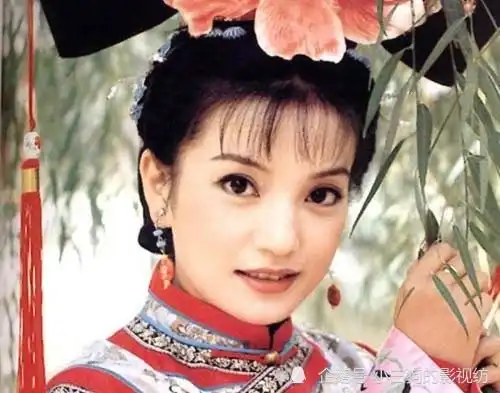 杨紫又出神图,清宫装扮梦回紫薇,新还珠格格这下有救了