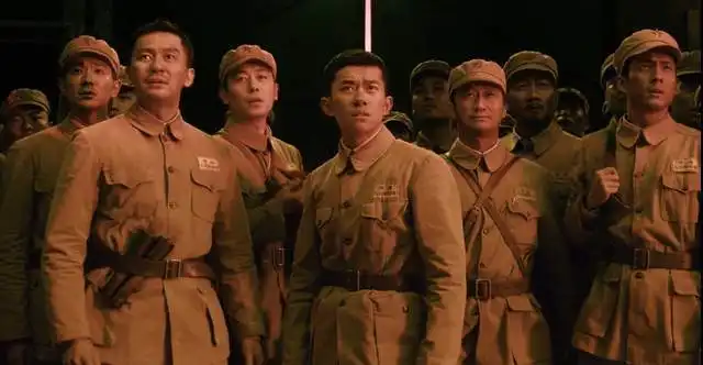 国庆票房大战打响,长津湖暂领先,父辈如何翻盘
