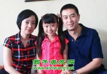 张嘉译和老婆王海燕合照和资料介绍
