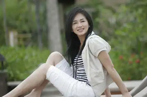 42岁演员涓子生活照被称北影美女已是两个儿子的妈妈
