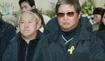 曾志伟做了什么洪金宝愤怒下封杀令,如今三兄弟相逢笑泯恩仇