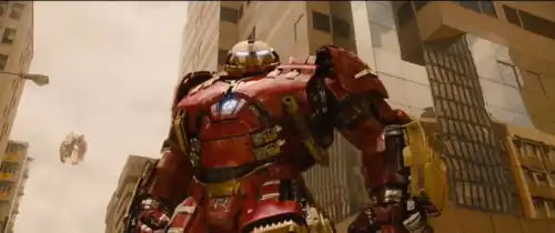 漫威电影钢铁侠最精彩时刻,单挑狂怒浩克,最后一个瞬间让人心疼
