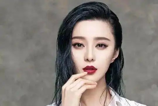 离开李晨10个月,38岁范冰冰复出艰难,近照瘦出尖下巴