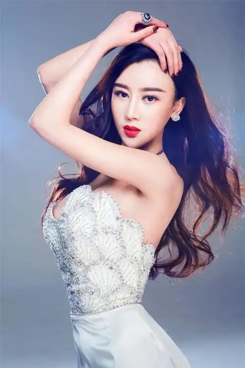 侍宣如性感妩媚,风情万种,温婉迷人