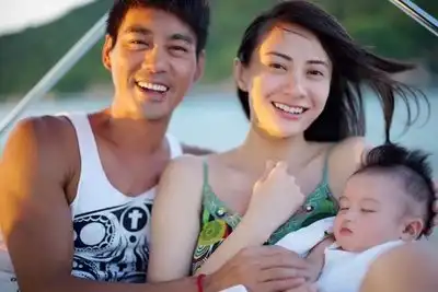 因扮演李小龙一夜走红,身价过亿娶小5岁娇妻,如今却表示很后悔
