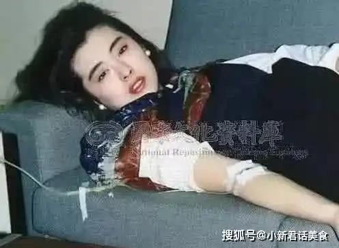 3位女星的输液照,王祖贤美艳动人,范冰冰楚楚可怜,她被扎出血