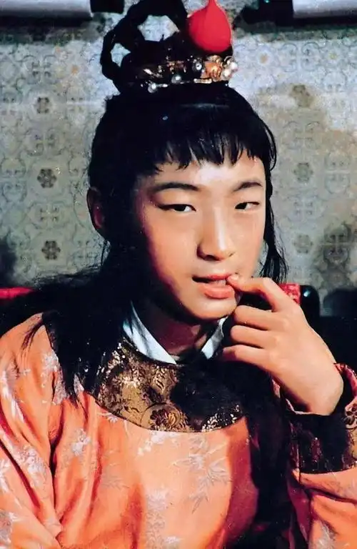 续篇十二荣府中的世袭一等将军贾代善死因的不写之考被推坠井
