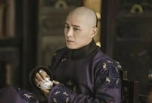 雍正最聪明的一个儿子,装疯卖傻半辈子,却保住后代子孙的富贵