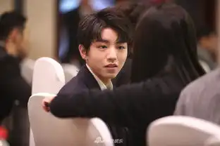 组图黄晓明baby合体笑容满面周冬雨关晓彤台下热聊