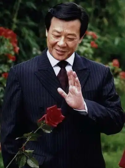 老戏骨自曝中风险成残废,俩老婆住上下楼,儿子演小娘惹大红