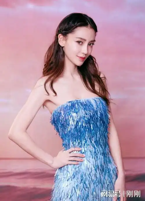 蓝精灵杨颖
