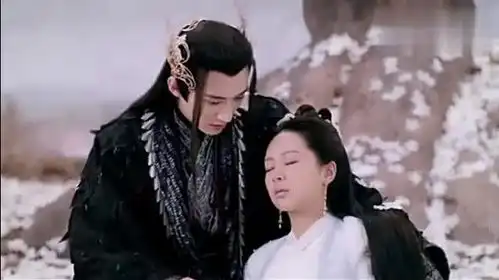 天乩之白蛇传说妖帝抱着白夭夭在空中旋转,画面太美了