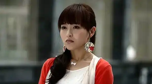 真正的美女,连发际线都要美出新高度