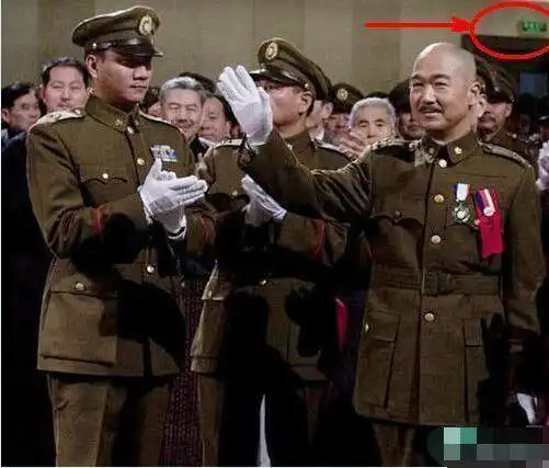 建军大业阵容强大,看看阵容同样强大的建国大业有哪些穿帮镜头吧