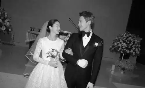 rain金泰熙二胎得女,当年浪漫满屋中帅气小王子当爸爸了
