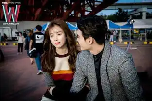 w两个世界李钟硕韩孝周官网更新剧照