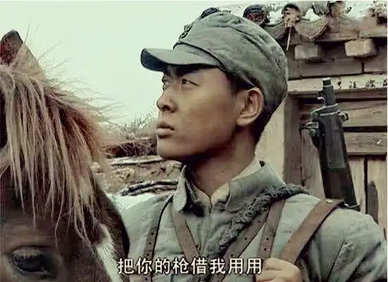 亮剑楚云飞追杀叛将钱伯钧为何借用和尚的配枪此枪大有讲究
