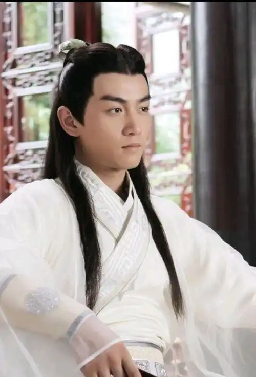 公子世无双陈晓的古装剧照,仍然超越大部分人
