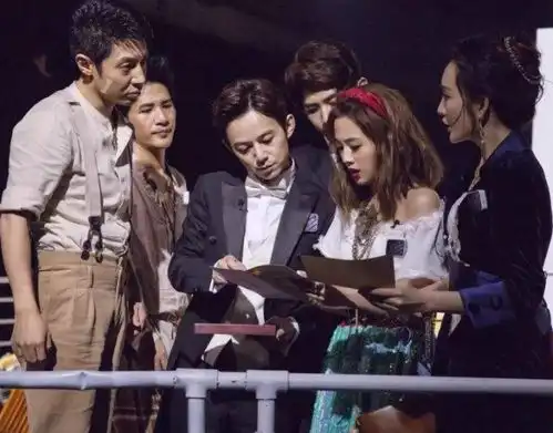 明侦6开录,何炅吐槽某人戏多,白敬亭深夜发博耐人寻味
