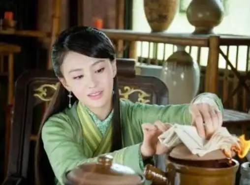 又是一部逆天的电视剧,所有演员全火了,如今再想聚齐可不简单