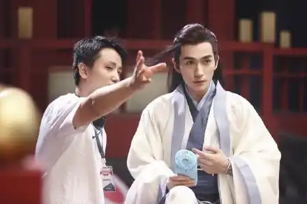 新倩女幽魂幕后拍摄花絮,活捉一枚认真又可爱的朱一龙
