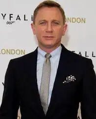 克雷格生活中侦察能力强发现被偷拍抢粉丝手机
