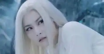 刘亦菲刘亦菲陈红赵丽颖白冰,五位女星古装造型谁更冷艳漂亮
